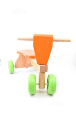 Triciclo in legno arancione Il Leccio